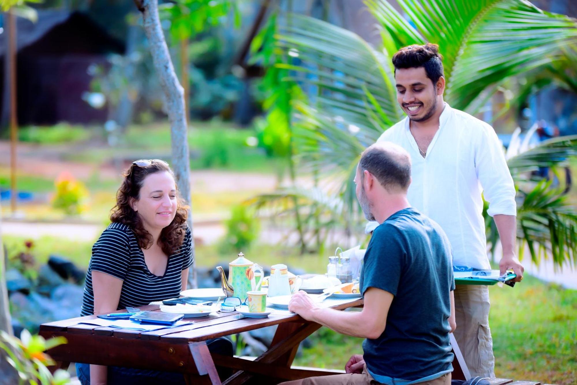 Coco Village Hotel Chilaw Exterior photo