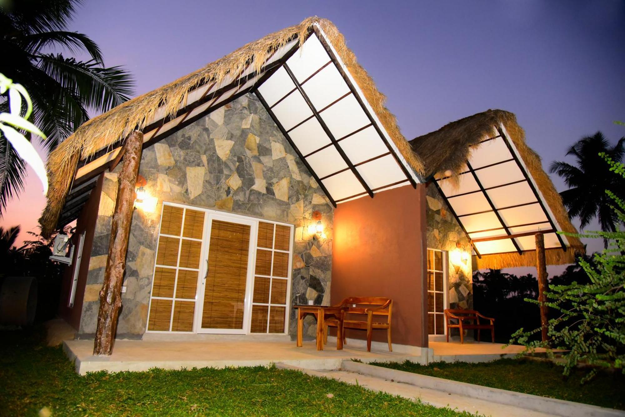 Coco Village Hotel Chilaw Exterior photo