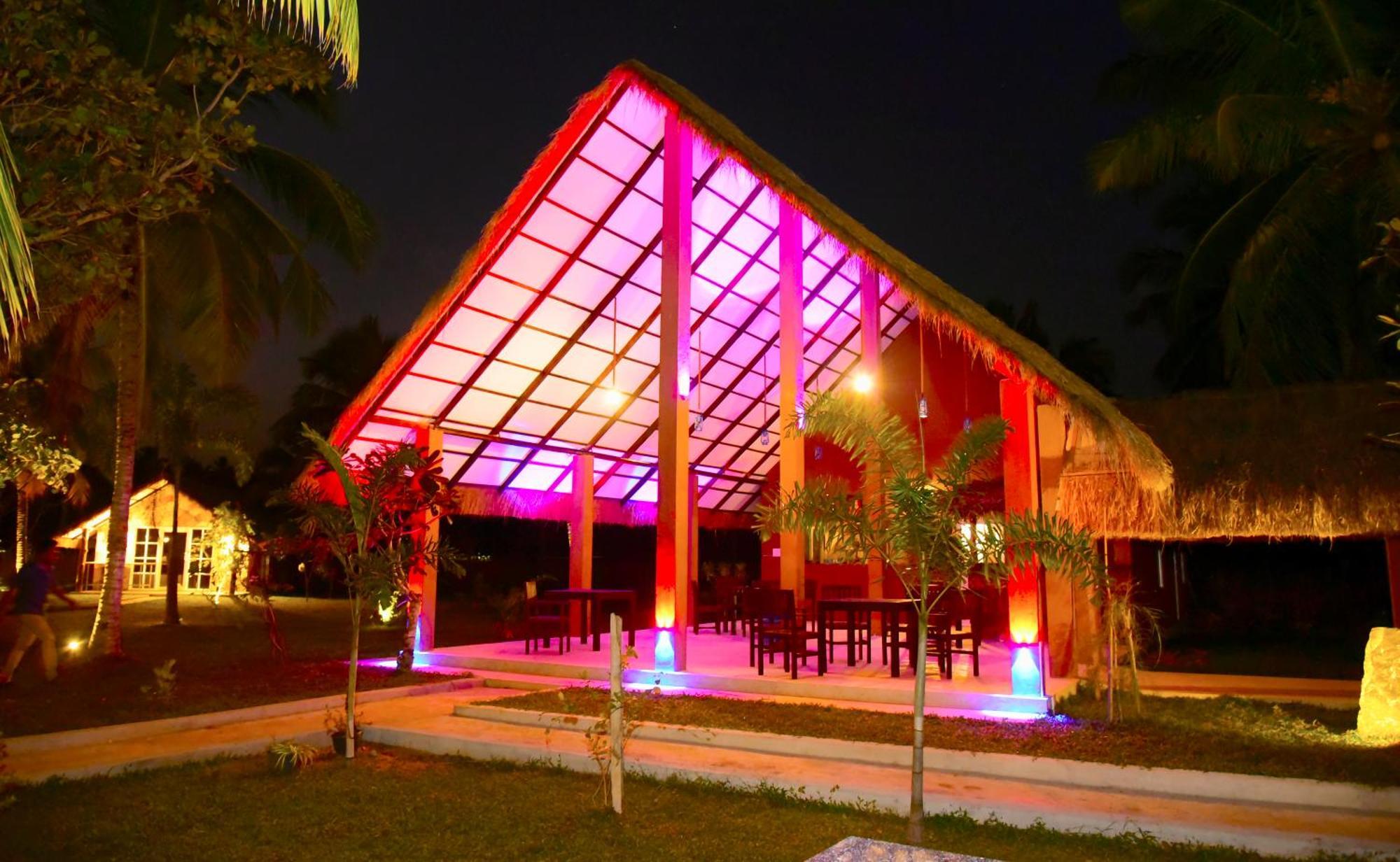 Coco Village Hotel Chilaw Exterior photo
