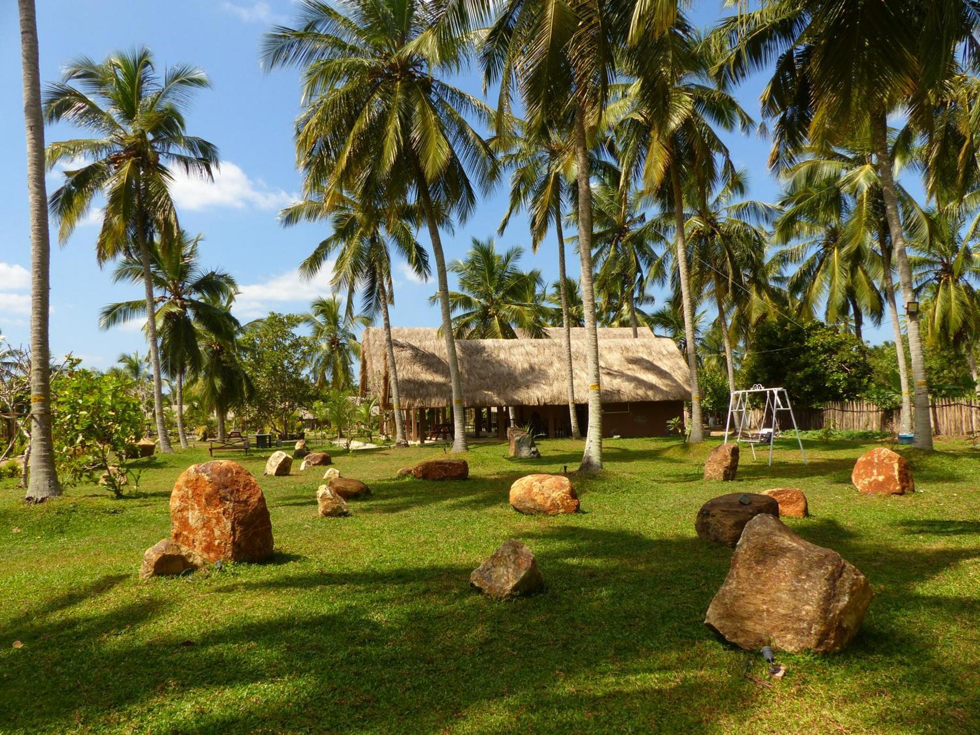 Coco Village Hotel Chilaw Exterior photo